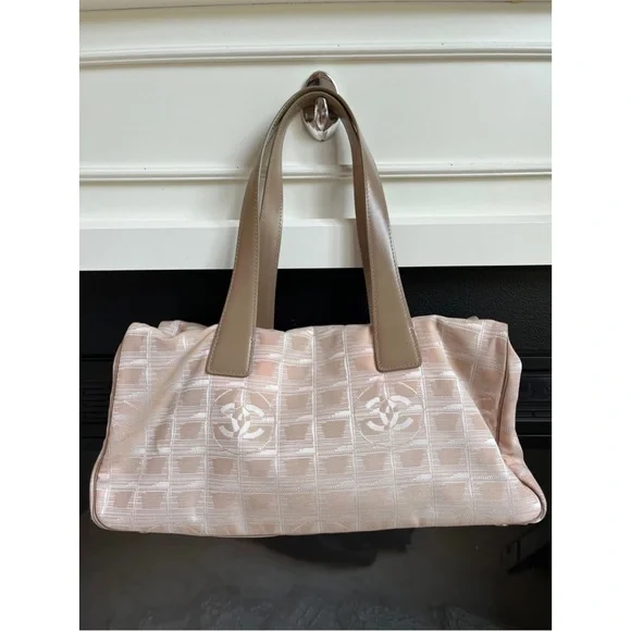 CHANEL Pink and Cream Shoulder Bag - Picture 2 of 11